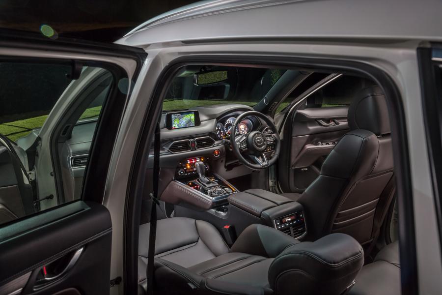 Интерьер Mazda CX-8 2018 года  (AU) (фото 21 из 39)